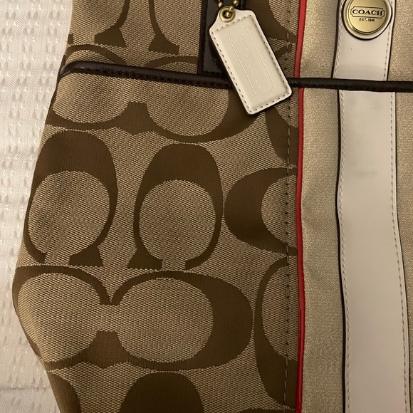 Beautiful Coach NEW WITHOUT TAGS Brown Leather Brown Bag with White Stripe - Picture 4 of 9
